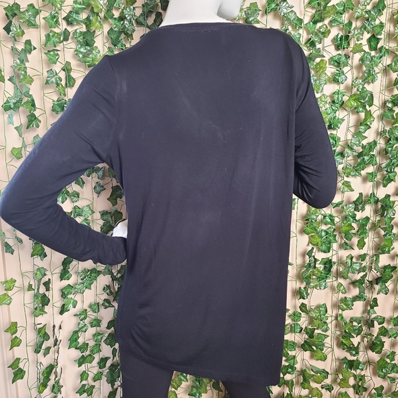 Tristan Women's Oversized Black White Stripes V-Neck Long Sleeves Top - Picture 4 of 13